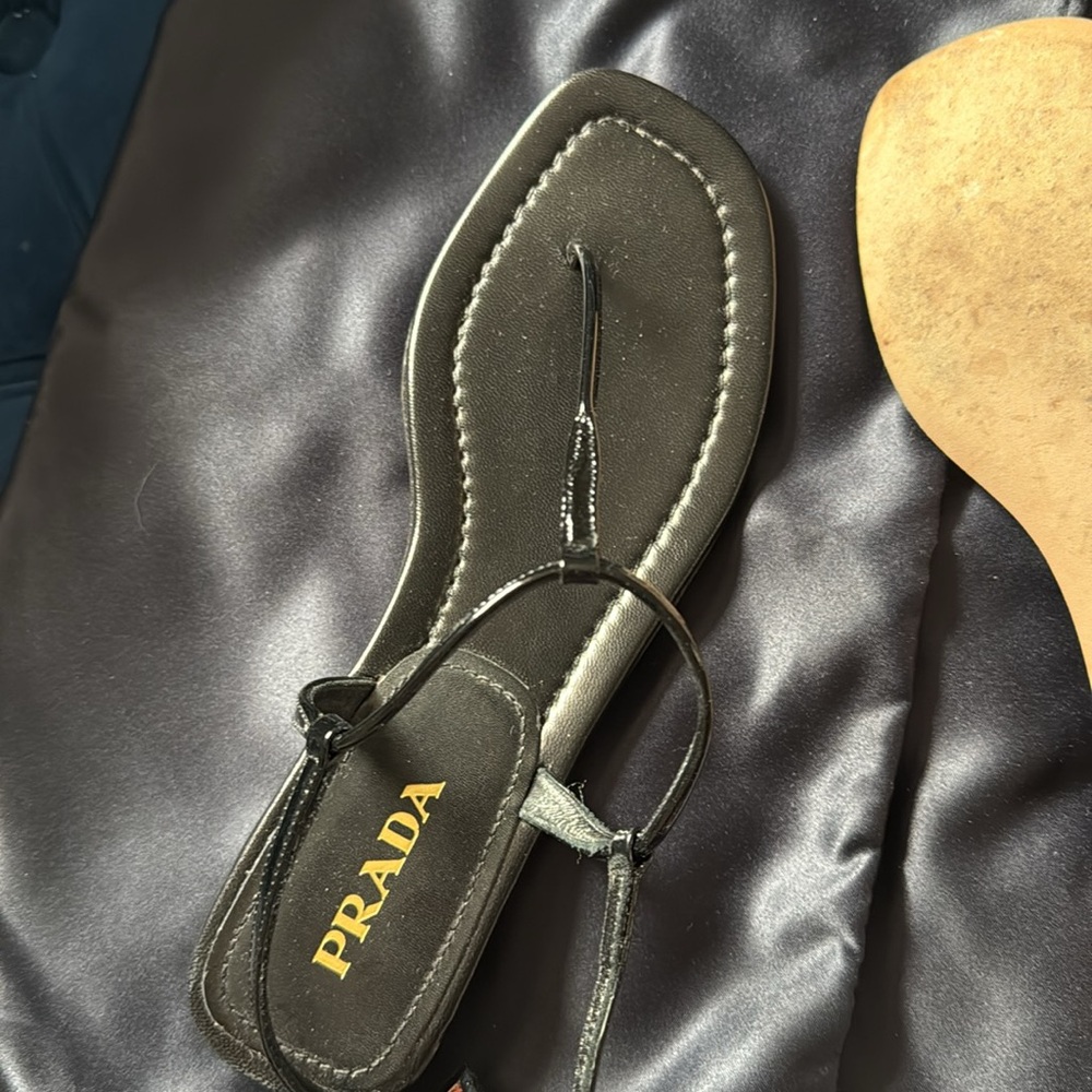 Prada patent leather thong sandals -AUTHENTIC - Picture 8 of 10